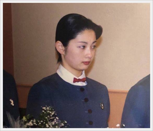 明日海りおの経歴や年齢と身長・学歴のプロフィール!家族も徹底調査